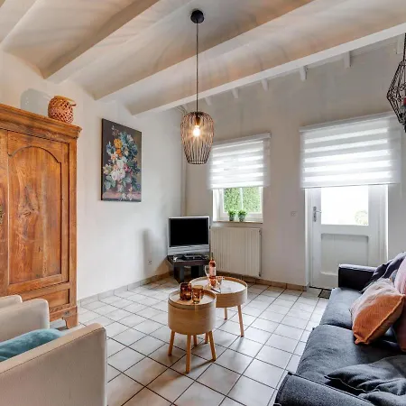 Holiday home Inviting In With Garden