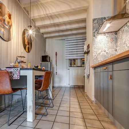 Holiday home Inviting In With Garden *