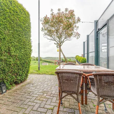 Holiday home Inviting In With Garden